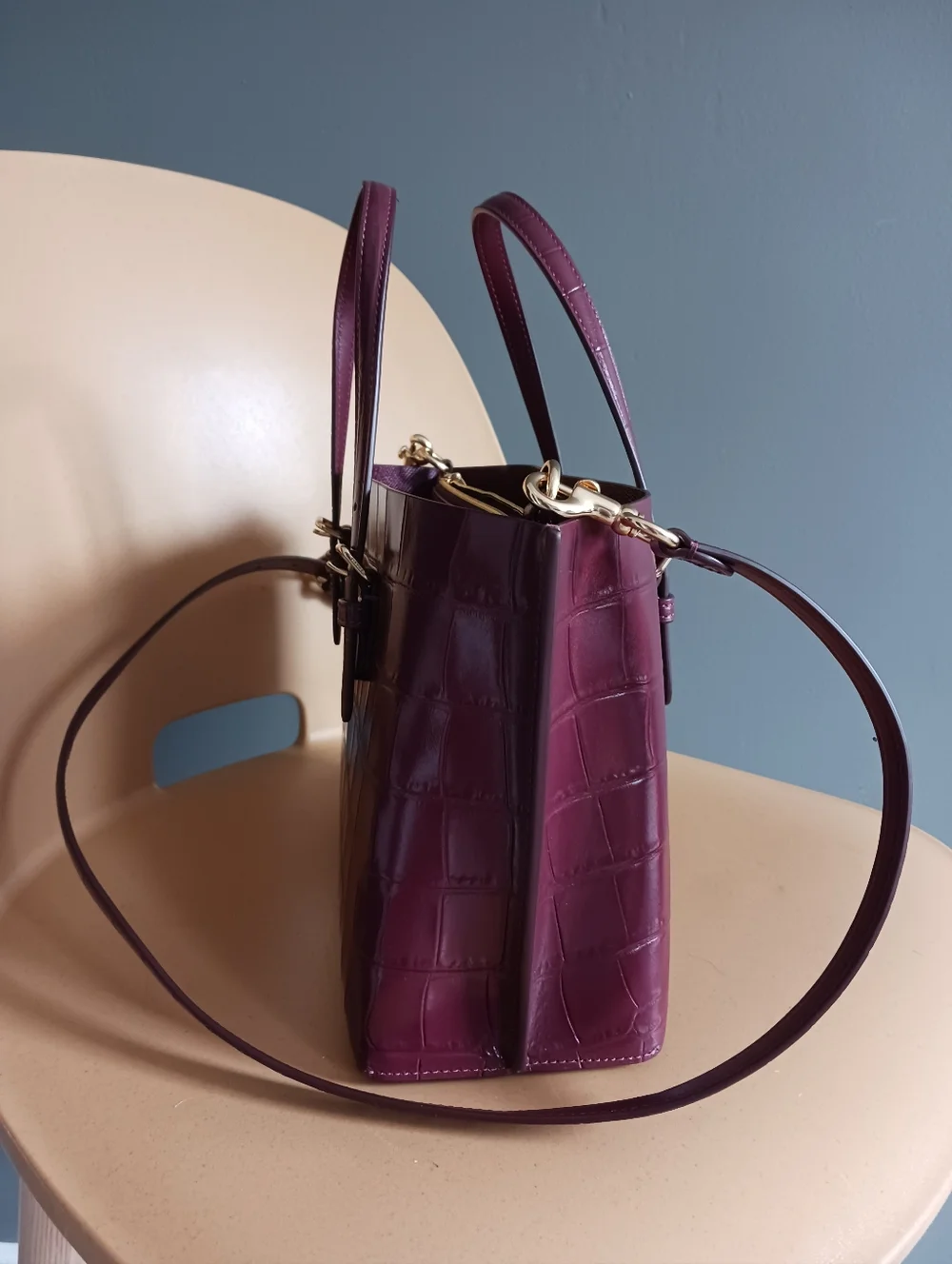 Coach Mollie Crocodile Embossed Red Wine Tote Bag, Crossbody Bag - Picture 4 of 13